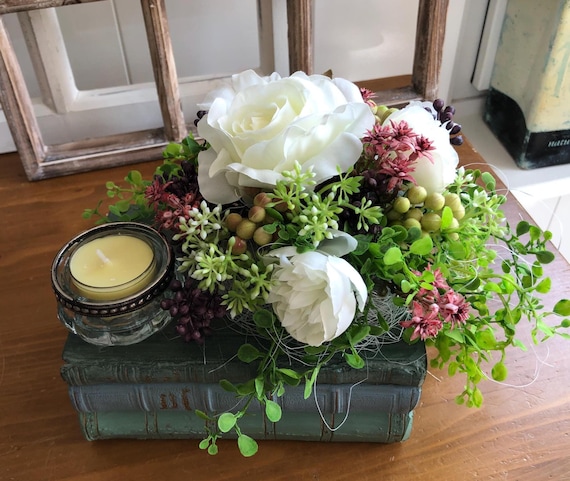 Komplett wie auf dem Foto Originelles Blumen-Gesteck auf Keramik Deko Bücher mit Teelichthalter Tischgesteck Geschenk 18 x 20cm mit Rosen