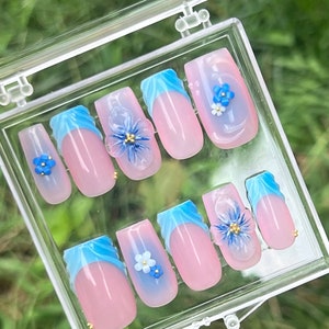 French press on nails - blue summer nails - reusable press on nails - 3D flower nails - airbrush nails - spring nails - flower charm nails