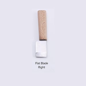 May include: A small, flat blade knife with a wooden handle. The blade is made of stainless steel and has a slight curve. The handle is made of light brown wood and has a smooth finish. The knife is labeled "Flat Blade Right".