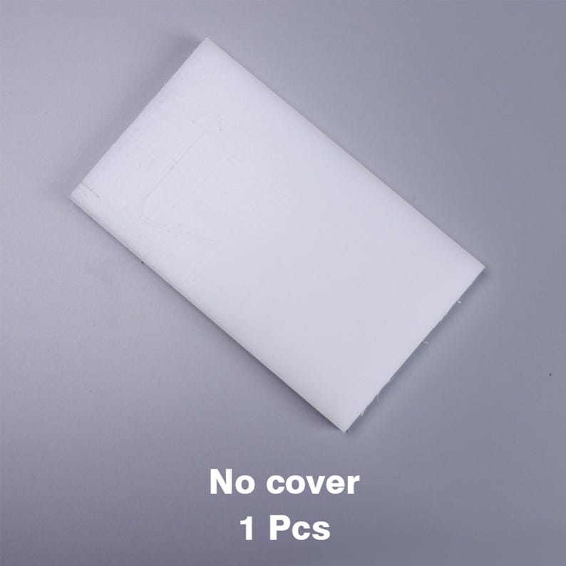 Puede incluir: Una cubierta blanca rectangular en blanco para un producto. La cubierta est&aacute; colocada plana sobre una superficie gris. El texto "No cover 1 Pcs" est&aacute; impreso debajo de la cubierta.