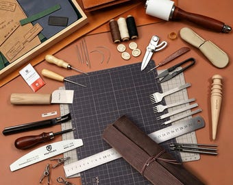 Kit de herramientas para trabajar el cuero de 74 piezas. Juego profesional de marroquinería todo en uno. Kit de bricolaje para principiantes y aficionados.