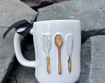Rustic Kitchen Utensil Mug – Cooking Lover Coffee Cup with Whisk, Spoon & Spatula Design