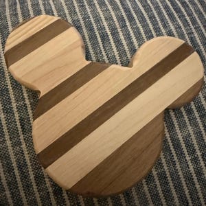 Handgemaakte, op Disney geïnspireerde Butcher Block-onderzetters
