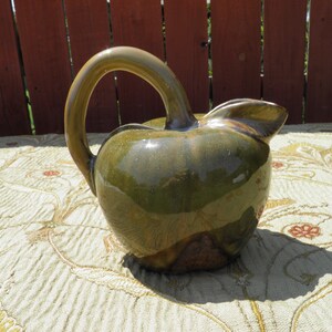 Green Apple Pitcher, Ceramic Food Art Jug, Vintage Glazed Ceramic Fruit Pitcher #6082, Handcrafted Collectible Art Pottery image 4