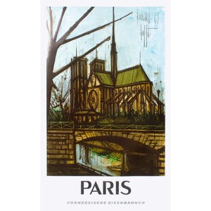 Può includere: Un poster artistico con un dipinto ad acquerello della cattedrale di Notre-Dame a Parigi. L'opera raffigura la cattedrale con un tetto verde, un ponte e la parola "PARIS" in basso. La firma dell'artista è visibile.