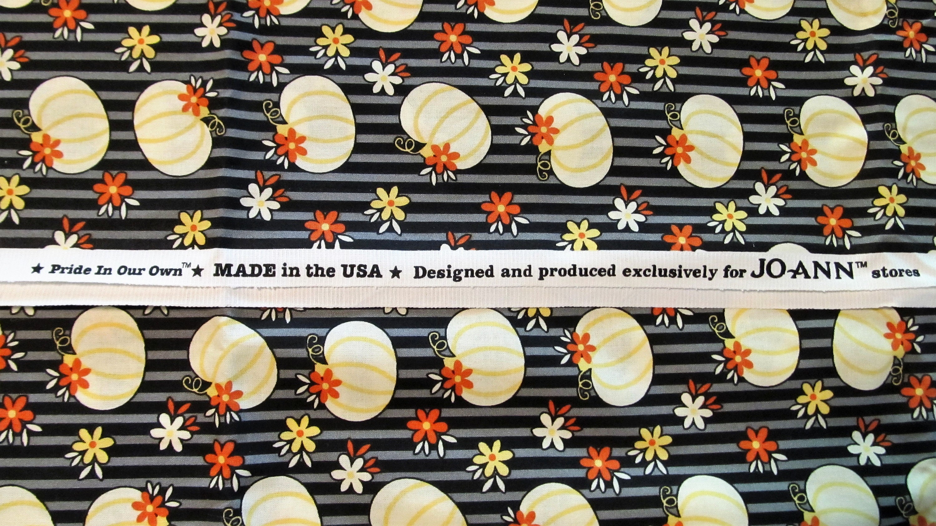 Pumpkin Print With Flowers. 1/2 Yard. 718 - Etsy