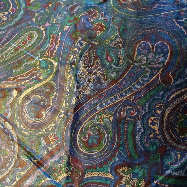 Free Shipping! 56 Inch Wide Paisley Chintz. 1 Yard. 832