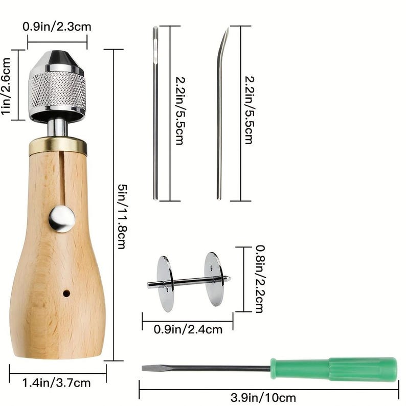 Puede incluir: Un kit de herramientas de artesan&iacute;a en cuero con una lezna con mango de madera (11,8 cm), agujas (5,5 cm), un destornillador (10 cm) y otros accesorios. La lezna tiene un portabrocas de metal y un mango de madera. El kit incluye un destornillador peque&ntilde;o con mango verde.