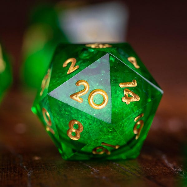 Set di dadi con nucleo liquido verde per D&D / Dadi poliedrici brillanti con bordo affilato / Dadi smeraldo galattico a tema spaziale per giochi di ruolo da tavolo