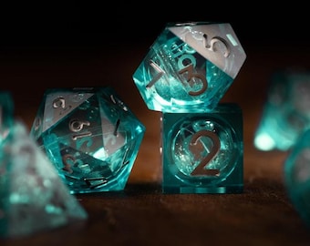 Blauwe set dobbelstenen met vloeibare kern voor DnD | Scherpe rand glitter polyedrische dobbelstenen | Glacial Starburst-dobbelstenen met ruimtethema voor tafel-RPG's