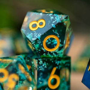 Dnd dice / Sharp Edge Dice set for DnD / Polyhedral dice set / Dnd Gifts / Dnd Resin Dice Set / Lurkmyth