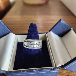 Vintage Navajo Sterling Silver Ring Signed RH With Arrow Geometric Design Size 10
