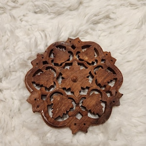 Hand-Carved Wooden Trivet Pair - Vintage Boho Style Made In India Leaf Design 6 Inches Diameter