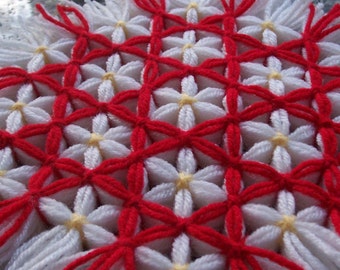 Retro Woven Kitchen Trivet, Ruby Red Trellis, Yarn Hot Pad, Yarn Serving Mat, Yarn Trivet, Woven Mat, Red Hot Pad, Daisy Trivet, Red Flowers