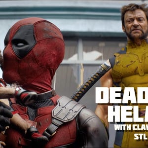 Może przedstawiać: Grafika cyfrowa przedstawiająca Deadpoola w czerwonej masce i Wolverine'a w żółto-niebieskim kostiumie. Tekst brzmi: DEADPOOL HELMET WITH CLAW DAMAGE: STL FILE. Obraz pokazuje małe stworzenie w czerwono-czarnym stroju trzymane przez Deadpoola.