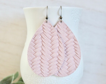 Pale pink genuine leather braided earrings | Teardrop shape | Soft pink