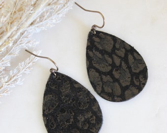 Handmade genuine leather earrings | Black leopard print color | Animal pattern teardrop shaped earrings
