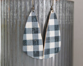 Buffalo print plaid earrings | Genuine leather cork | Wedge shape | Black and white plaid