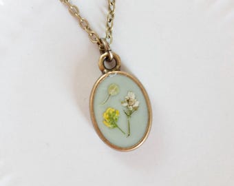 Dried flower necklace | Pressed floral jewelry | Real floral pieces | Resin pendant | One of a kind piece | Botanical jewelry | Fall