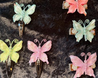 Embroidered Pink Butterfly Hair Clip Set: Handmade Gold  display picture 3