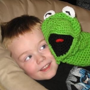 Crochet frog hand puppet
