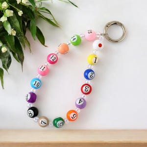 Bunte Billard Perlen Schlüsselanhänger - Table Ball Charms - Sportlich inspirierte Taschen Accessoire & Geschenke