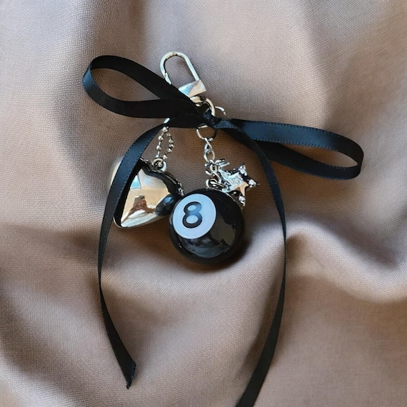 Punk 8-Ball Keychain with 3D Heart & Star Charms – Y2K Aesthetic Phone Bag Accessory Jewelry