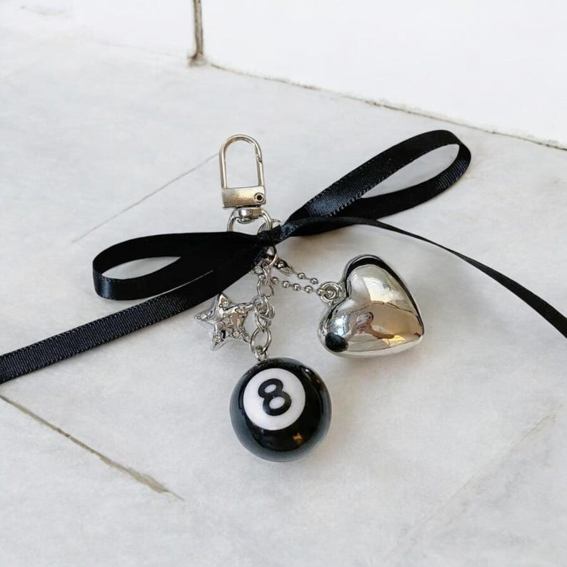 Punk 8-Ball Keychain with 3D Heart & Star Charms – Y2K Aesthetic Phone Bag Accessory Jewelry image 2