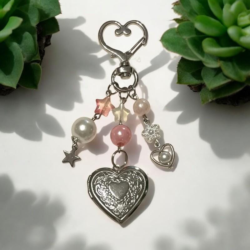 Coquette Medallion Bow Keychain - Y2K Inspired Charm, Cute and Girly Accessory, Vintage Aesthetic Key Ring, Gift for Her