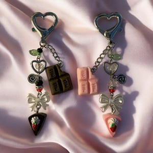 Handmade Chocolate Strawberry Cake Mobile Phone Decorations Keychain - Y2K Style Dessert Charm Accessory