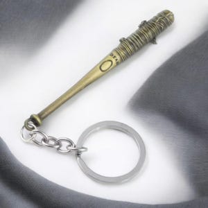 Vintage Death Letter Schlüsselanhänger | Negans Lucille-Fledermaus-Schlüsselanhänger | Baseball Charm Accessoire für Männer | Einzigartiges Geschenk