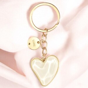 Llavero con dije de corazón y letra de amor / Regalo de San Valentín hecho a mano para parejas / Accesorios para bolsos
