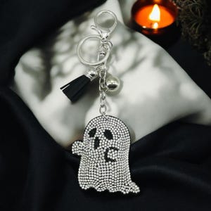 Funny Crystal Ghost Keychain - Halloween Car & Bag Accessory, Unique Key Ring for Men Women, Spooky Fun Gift Idea