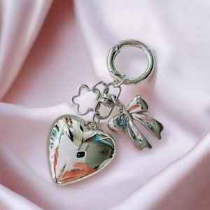 Y2K Silber 3D Herz Charm Schlüsselanhänger | Punk Style Accessoire für Frauen | Perfekt für Rucksäcke, Handtaschen & Autoschlüssel