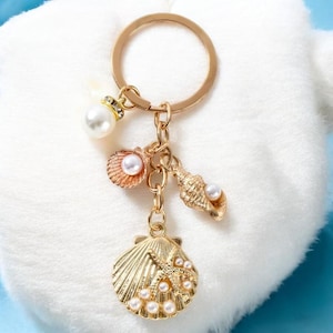 Handmade Ocean Pearl Seashell Keychain - Coastal Charm Key Ring for Women and Men - Perfect Friendship Gift - Unique Coastal Accessory