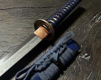 Cesarska japońska katana – ostrze hartowane gliną T10, polerowane w trzech etapach, mityczna miedziana tsuba Kirin, rzeźba ekspozycyjna z okresu dziedzictwa