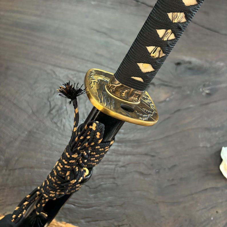 Hand Forged Japanese Art Katana - Pattern-welded Damascus Steel Blade ...