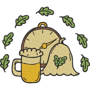 Puede incluir: Diseño bordado con una jarra de cerveza con espuma, un reloj y un paño decorativo. Hojas verdes rodean los elementos centrales. Las manecillas del reloj señalan aproximadamente las 2:10. El diseño es en tonos beige, amarillo y verde.