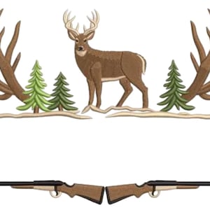 Peut inclure: Motif brodé d'un cerf brun avec de grands bois, des pins verts et deux fusils. Le cerf se tient entre les bois, les fusils étant placés en dessous.