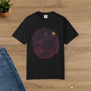 Camiseta del zodiaco Escorpio / Camiseta gráfica de la constelación de Escorpio, diseño intenso del signo zodiacal, estilo cielo nocturno celestial