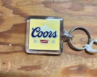 Heißbegehrter Artikel! 1990er Jahre Sammler Coors Bier Bankett Acryl Quadrat Schlüsselanhänger