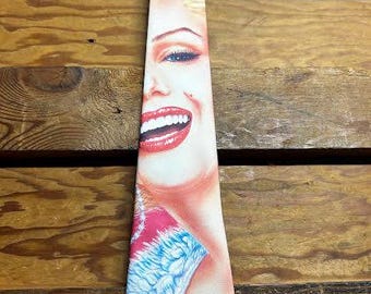 Vintage Marilyn Monroe Portrait Tie Ralph Marlin USA Graphic  90s Vintage Marilyn Monroe Portrait Tie Pop Art Hot Pink Ralph Marlin Necktie main image 1