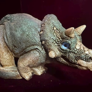WINDSTONE EDITIONS 恐竜　置物 Windstone Dinosaur - Etsy