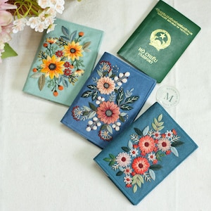 Funda de pasaporte personalizada con bordado floral vintage, porta pasaporte con nombre personalizado, billetera hecha a mano para mamá, esencial de viaje