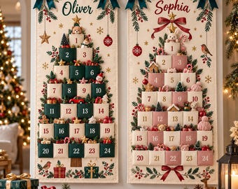 Könnte beinhalten: Zwei vertikale Stoff-Adventskalender hängen nebeneinander. Der linke Kalender trägt den Namen Oliver und hat dunkelgrüne Taschen mit den Nummern 1 bis 24. Der rechte Kalender trägt den Namen Sophia und hat hellrosa Taschen mit den Nummern 1 bis 24.