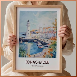 Stampa Donaghadee, Stampa artistica del faro, Arte murale dell'Irlanda del Nord, Poster minimalista con paesaggio urbano, Decorazione da viaggio pastello, C35-217