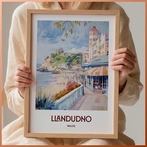 Impresión de arte mural con diseño de viaje a Llandudno, paisaje urbano minimalista galés, decoración del hogar en tonos pastel, regalo para amantes del arte, ilustración retro, C35-969