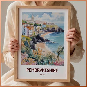Pembrokeshire Landschaft Kunstdruck, Minimalistisches Wanddekor, Pastell Stadtbild Kunstwerk, Geschenk für Naturliebhaber, Retro Reise Poster, C35-507