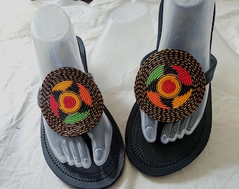 Sandalias Masai de piel suave con cuentas, talla 41