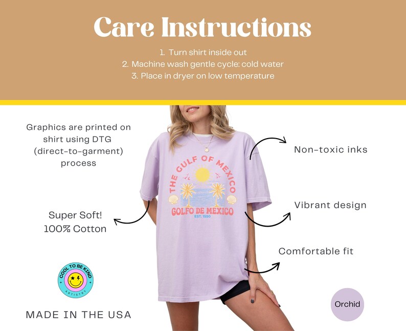 K&ouml;nnte beinhalten: Ein lila T-Shirt mit einem Aufdruck des Golfs von Mexiko. Der Text "The Gulf of Mexico" und "Golfo de Mexico" ist auf dem Shirt gedruckt. Das Shirt besteht aus 100% Baumwolle und ist superweich. Das Shirt ist in den USA hergestellt.